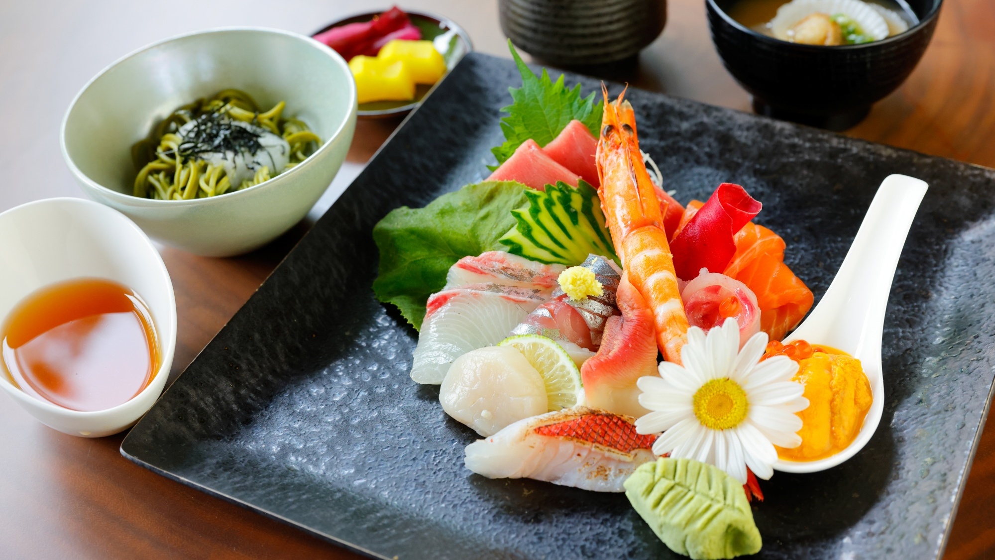 お刺身セット（ランチ）※季節により食事の内容が異なります。