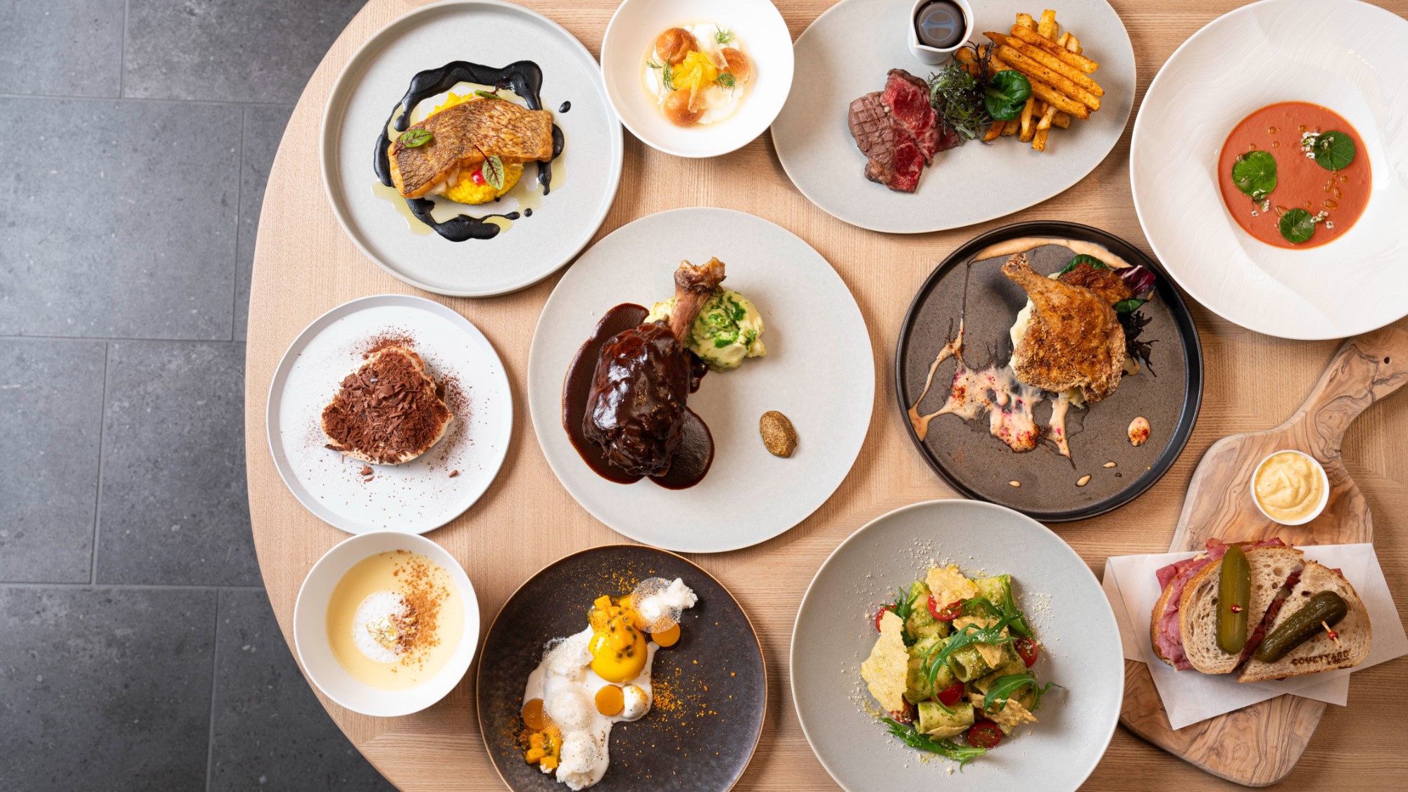 ■Substance_夕食一例／季節に応じてコースメニューは変更しております。