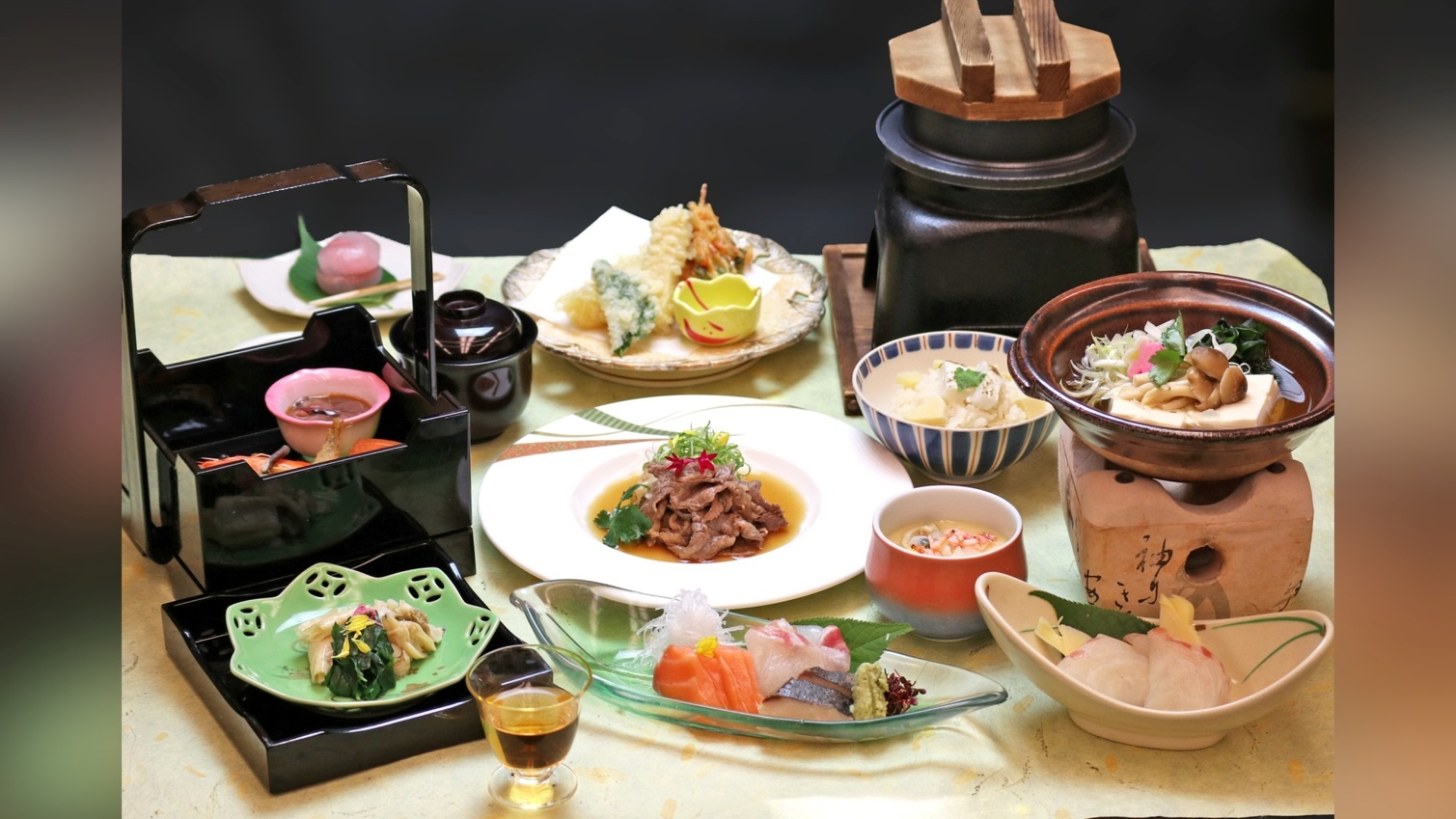 旬を味わう特撰京会席／料理長厳選の上質会席 〜夕食はお部屋食朝食は歴史的遺構關鳩楼で