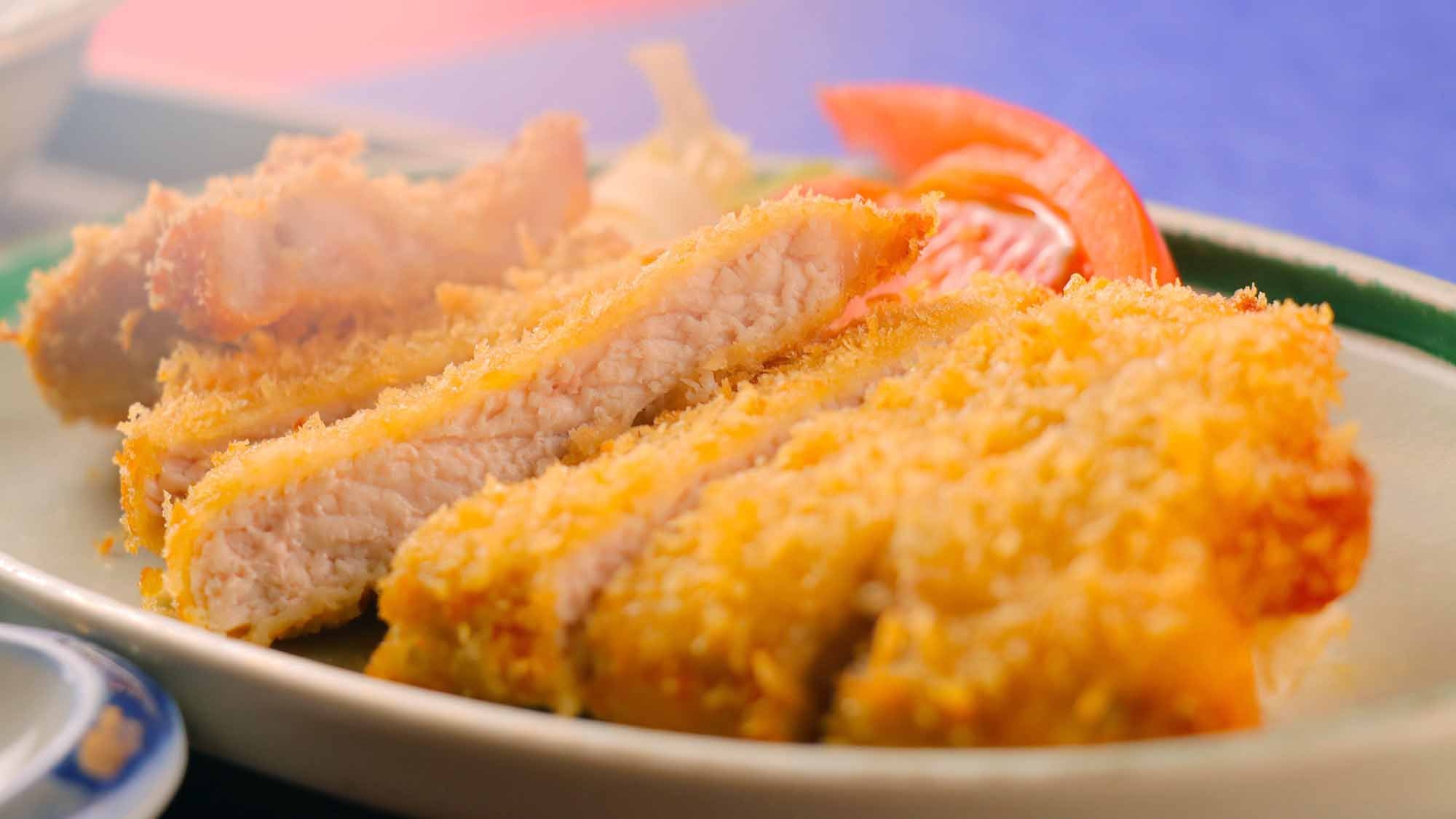 【1泊2食】出張でこれは嬉しい！メイン3品の夕定食＆昭和レトロがおもしろい◎まちなかde駐車場無料