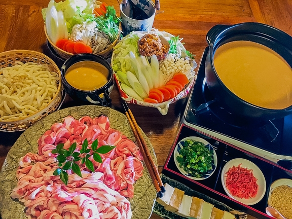 【夕食付】味噌豆乳鍋〆うどん付｜文化財の古民家を1日1組貸切
