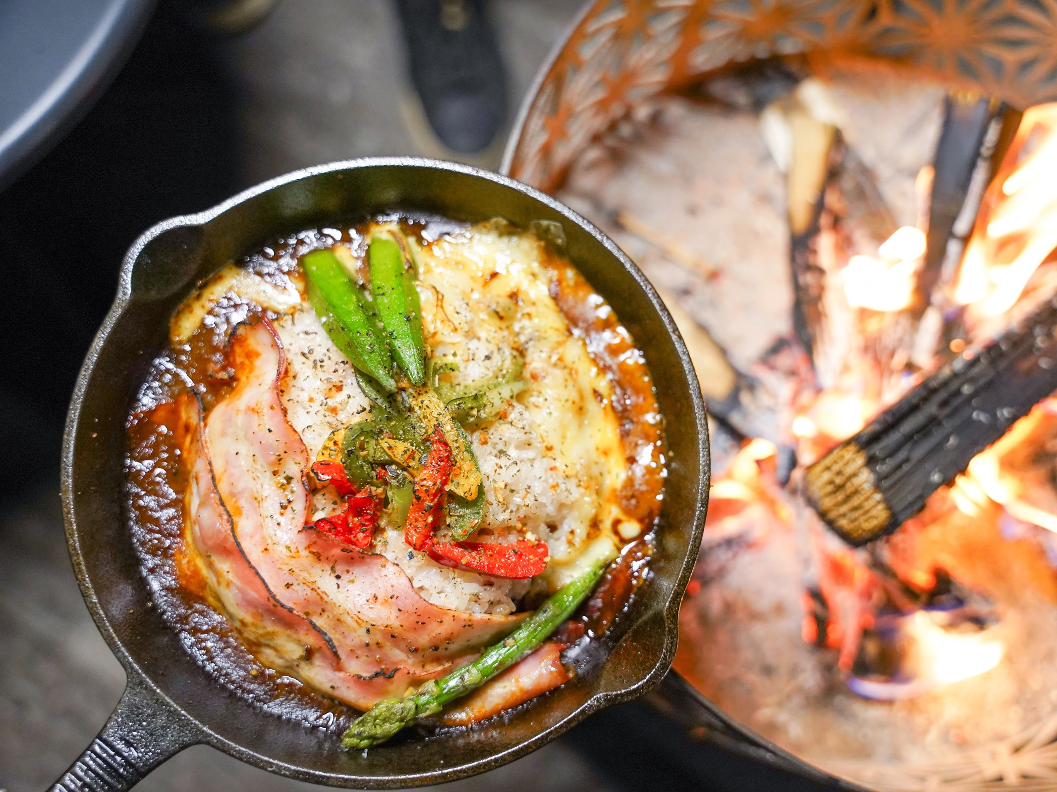 「グランピングカフェ＆バー "たき火"」おすすめ料理の焼きカレー