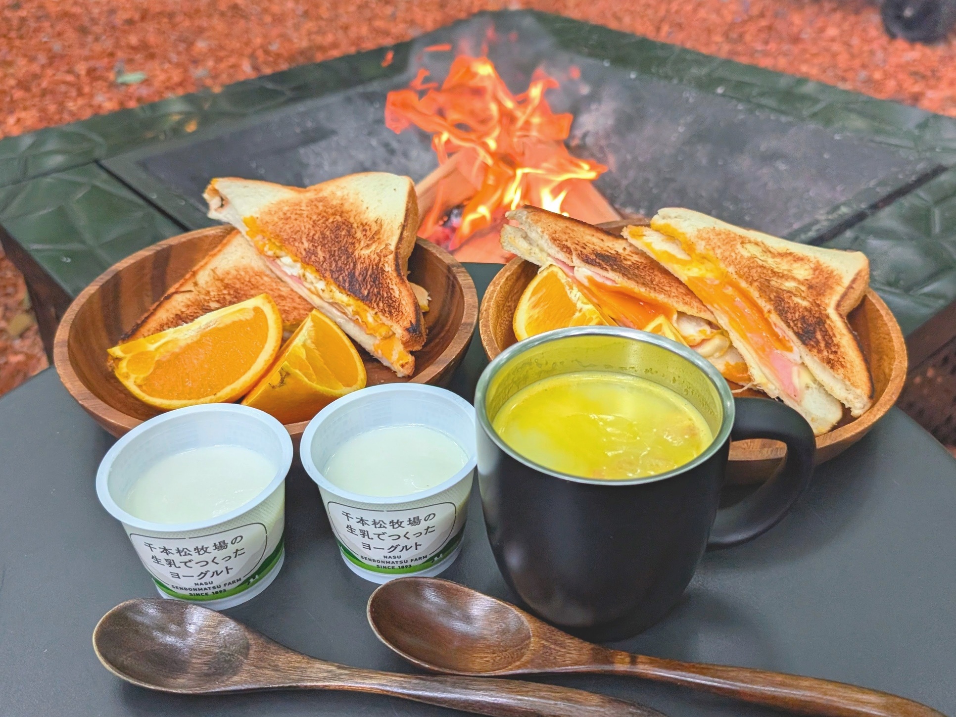 朝食にはフルーツや那須産のヨーグルトなど