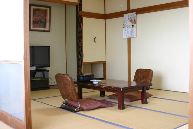【昭和館】畳に布団のお部屋でゆっくりお休みいただけます。