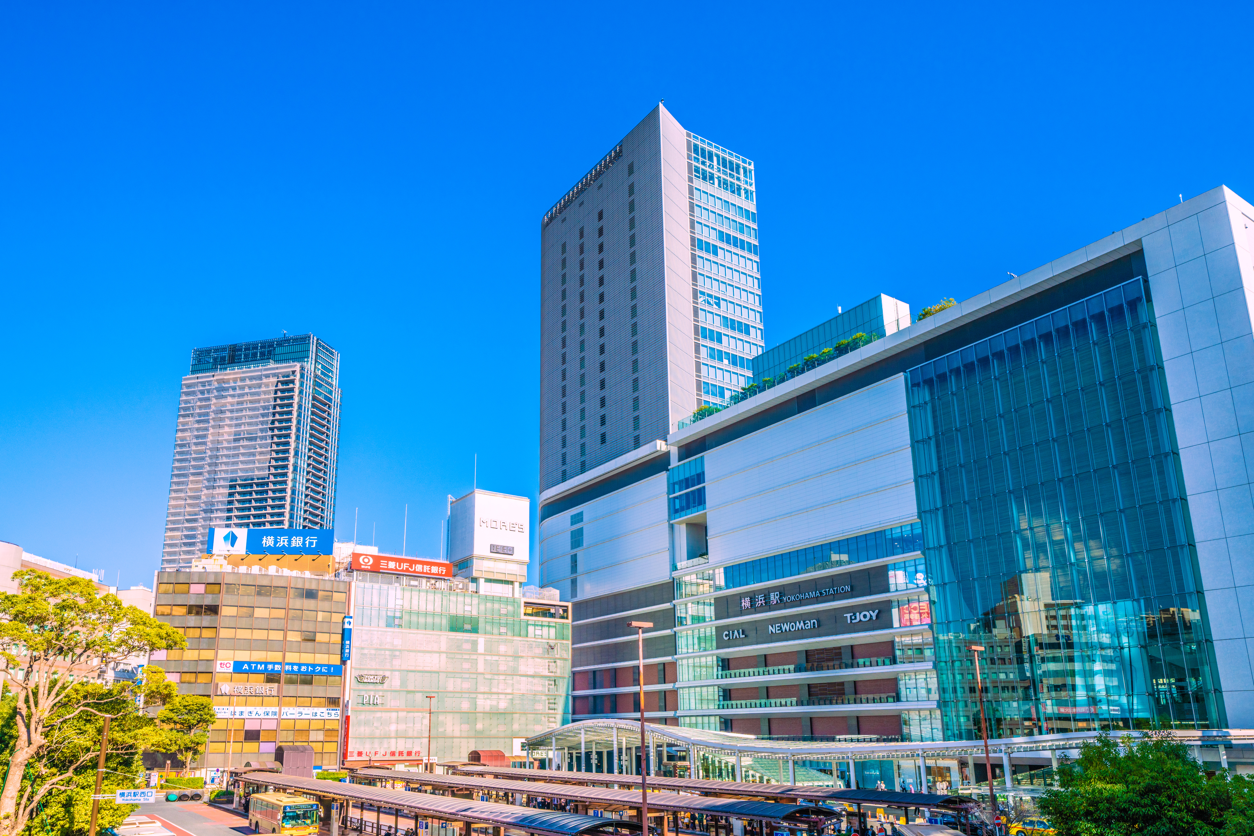 横浜駅（朝）