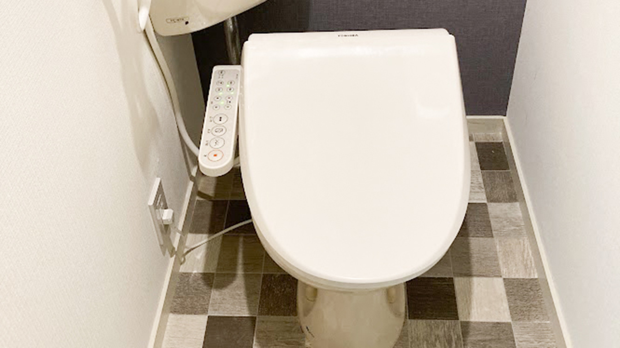 ・【トイレ】洗浄機能付の清潔感のあるトイレです