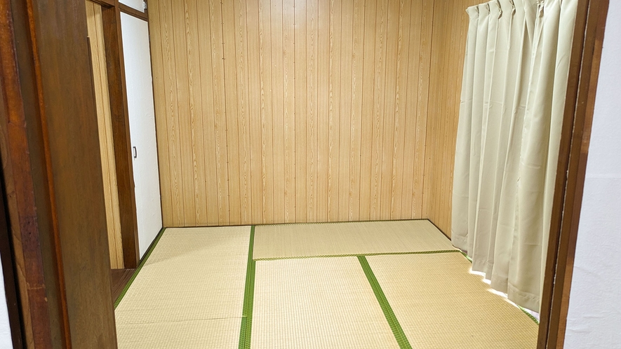・【和室】6畳の和室です。畳のお部屋で足をのばしてお寛ぎください