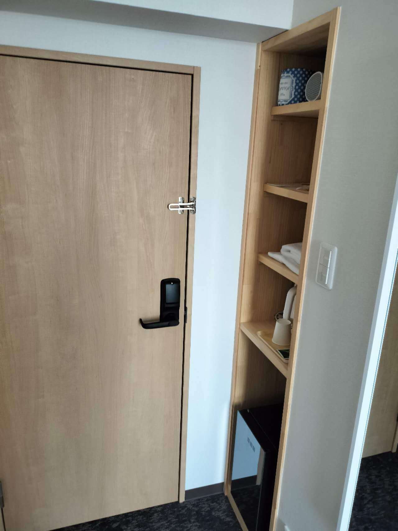 部屋の棚