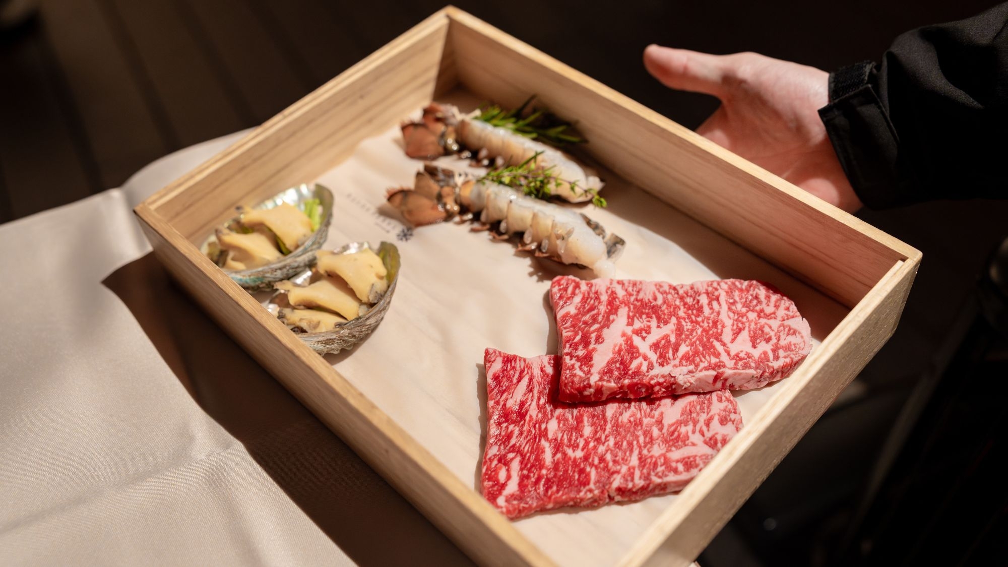 【開業2周年記念】期間限定メイン料理がアップグレード！絶品フレンチを部屋食で堪能（2食付）