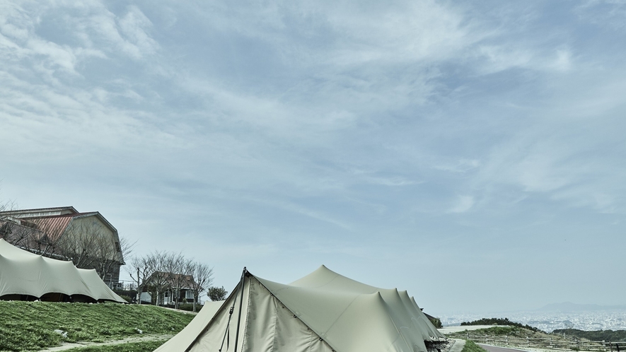 TENT｜特別仕様のテント「LAND CAVE」を採用
