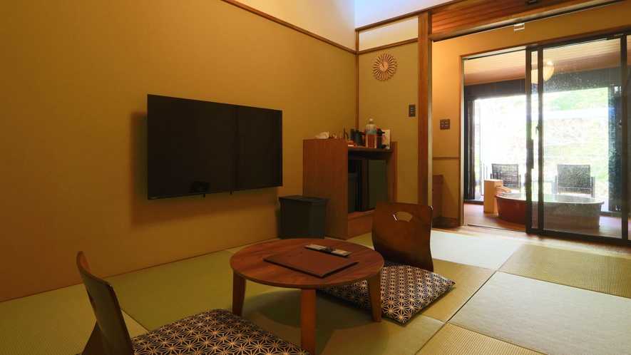 客室-なつ-■ 琉球畳の上で寛げます