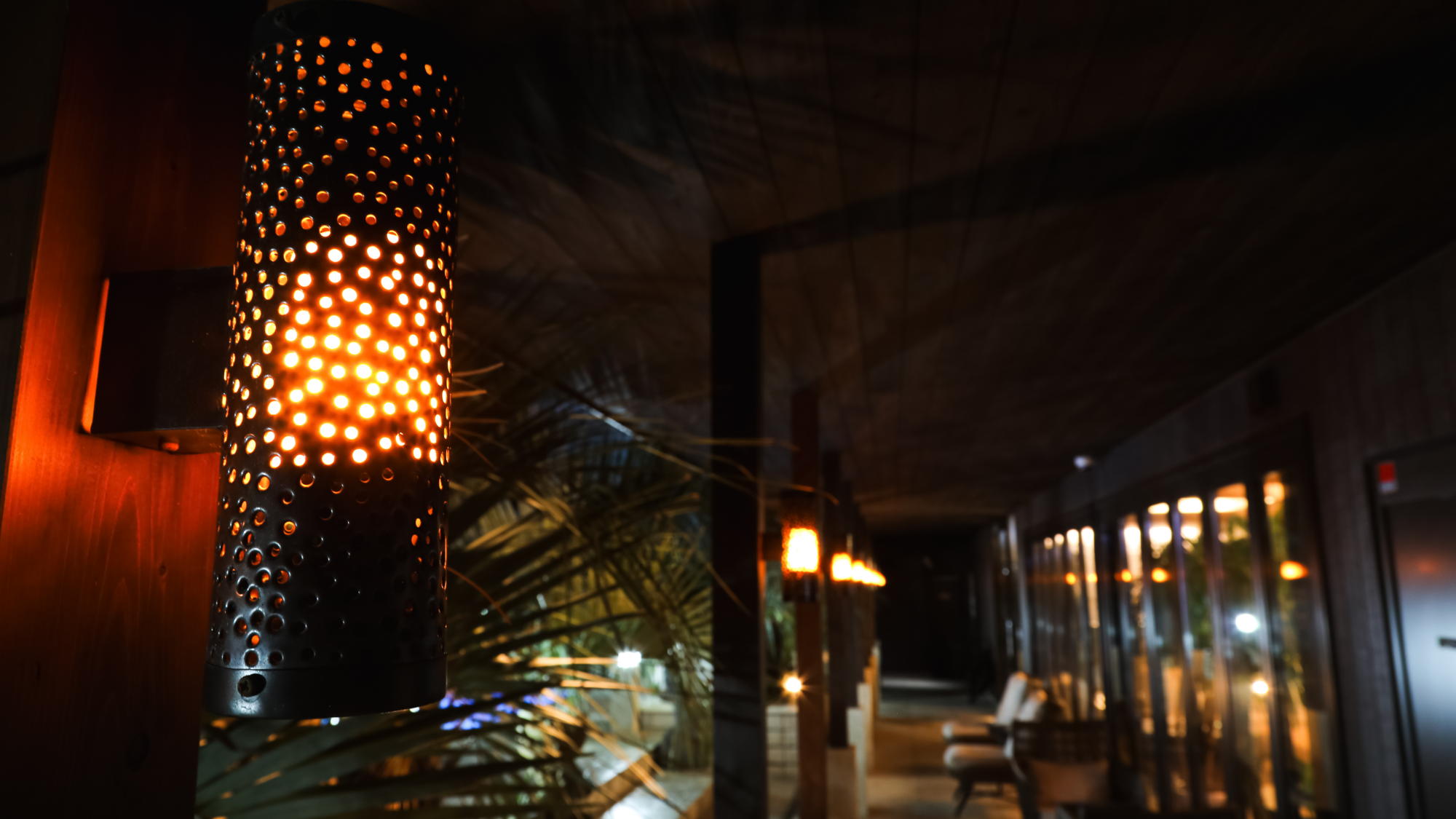 バリのインテリアに囲まれ、異国情緒あふれる空間。