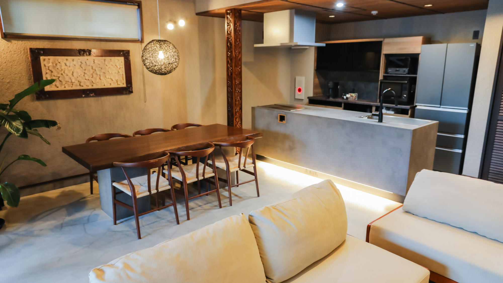 コンドミニアムスタイルの室内には生活に必要なものを完備しております。