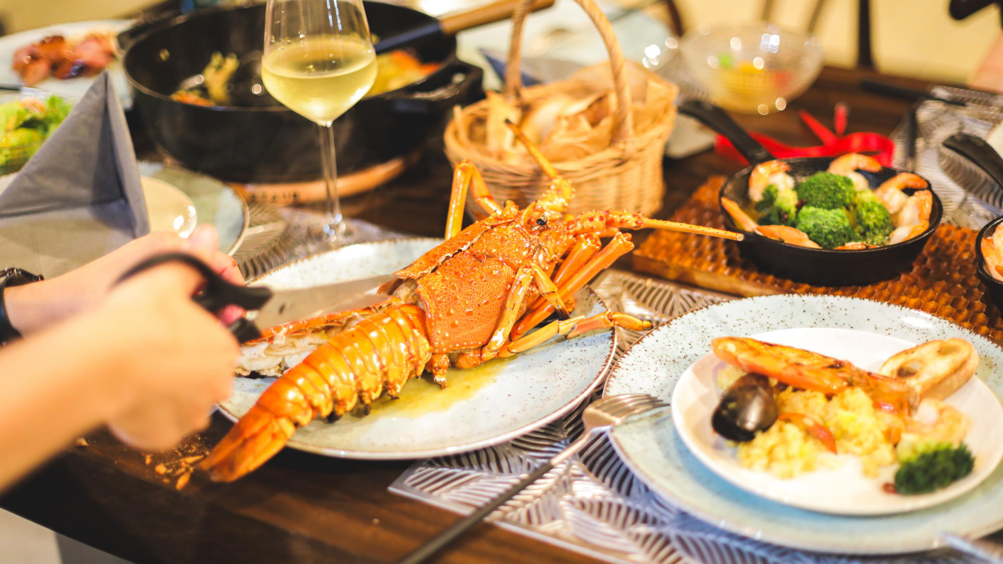 地元の食材を堪能しながら、ゆったりとした至福の時間を大切な方と。