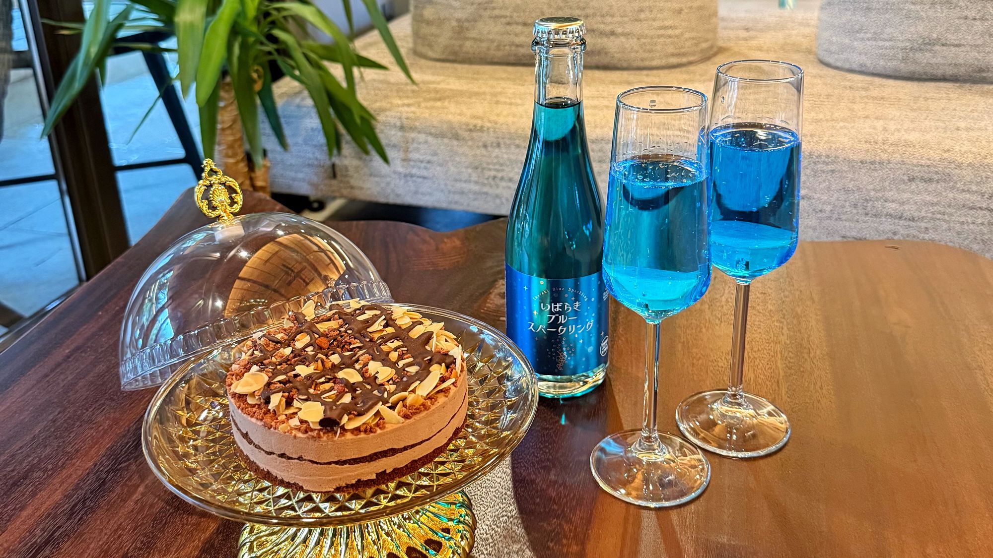 【アニバーサリープラン】ケーキとスパークリングワインで乾杯し、プライベートヴィラで至福の時間を。