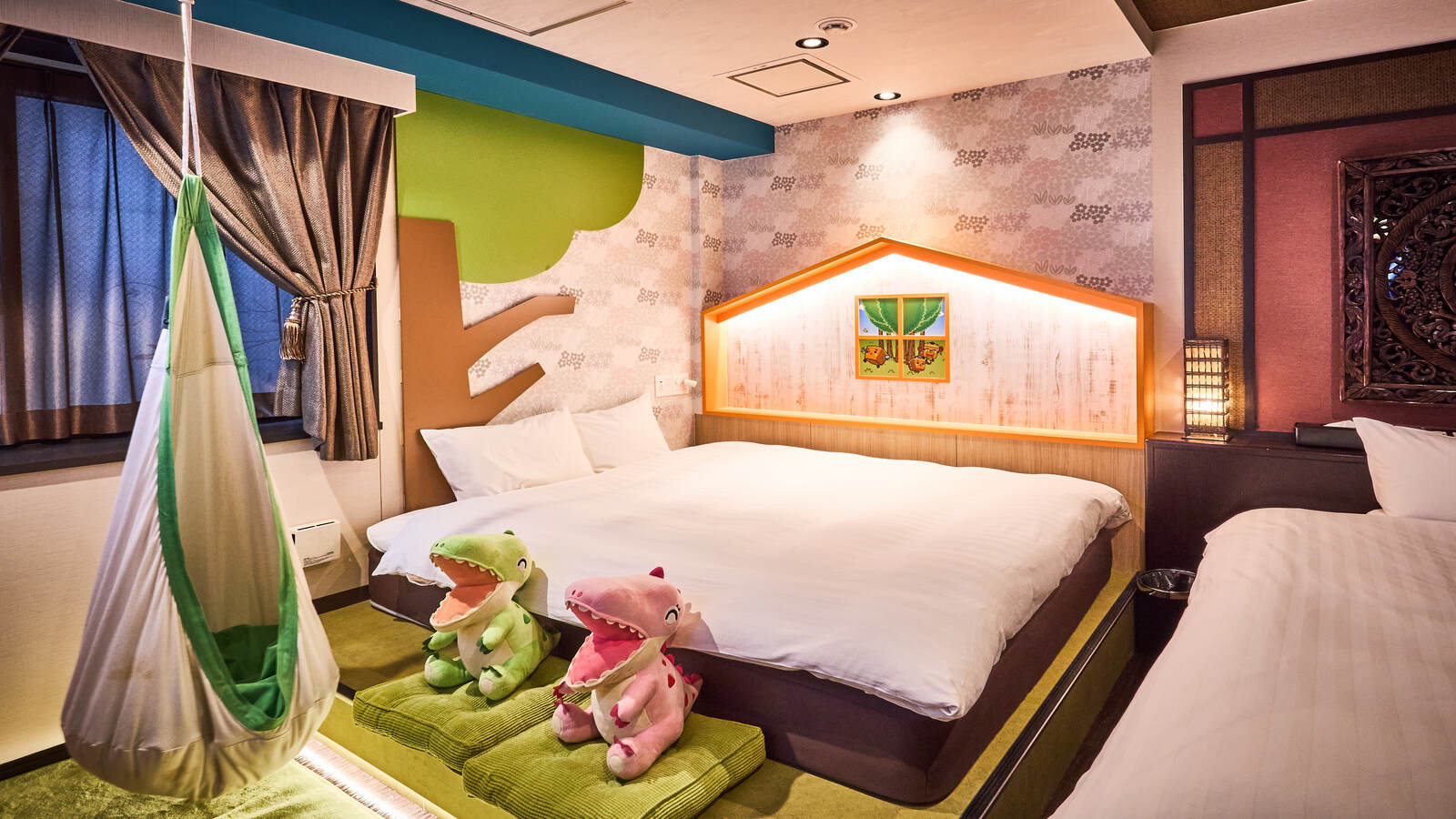 カジュアル4/キングベッド+クイーンベッド/27平米