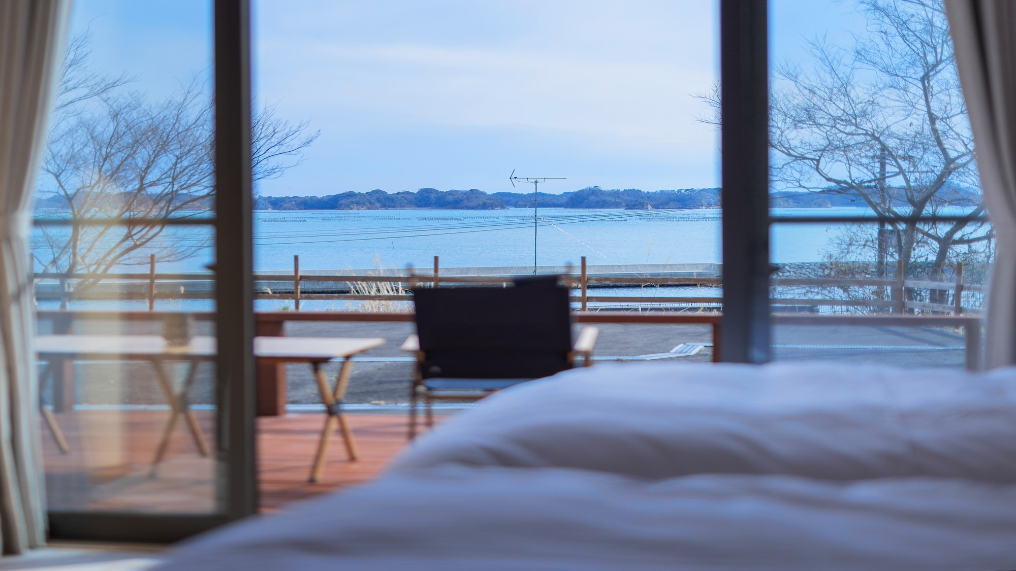 【松島の岬に佇む一棟宿】心に響く絶景を眼前に、楽しみ方が無限大の「hibiki -響-」で過ごす