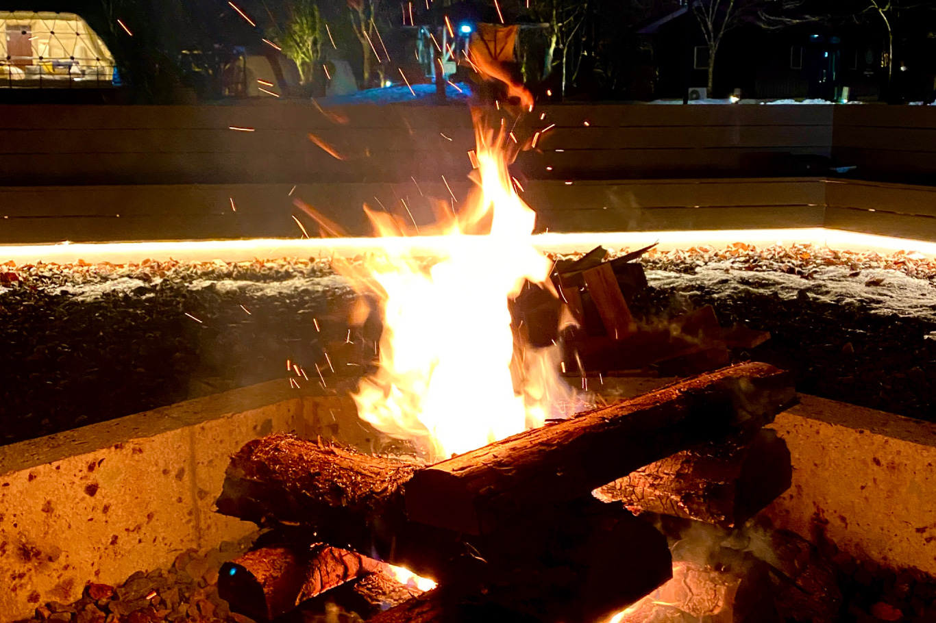 キャンプファイヤー