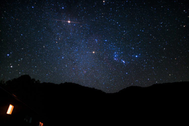 ジローのおうち　庭から眺める星空