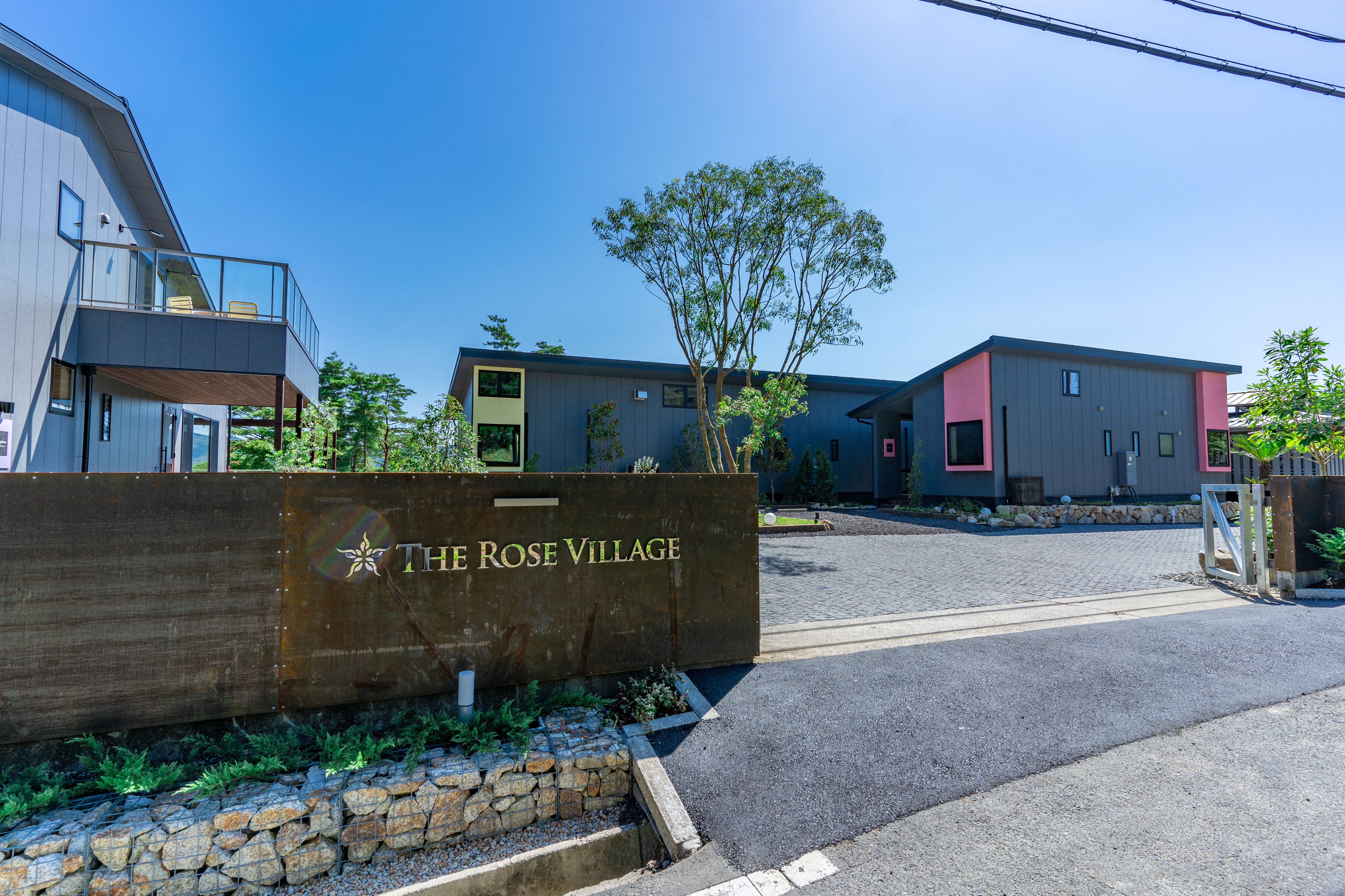 滋賀のグランピング・プール付きコテージ・素泊まりコテージならTHE ROSE VILLAGE