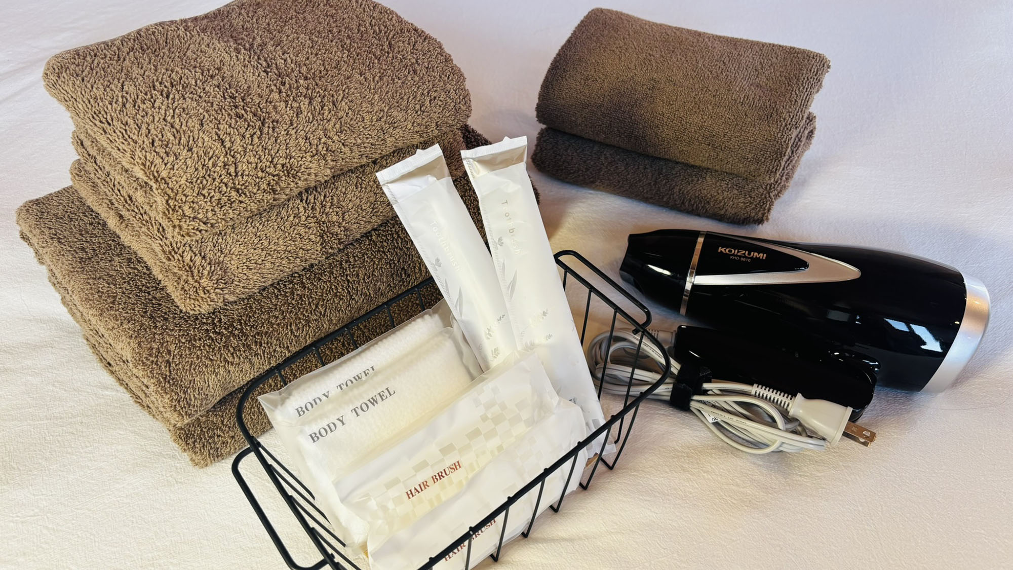 ・【アメニティ】】歯ブラシ、歯磨き粉セット、ドライヤーなどをご用意しております