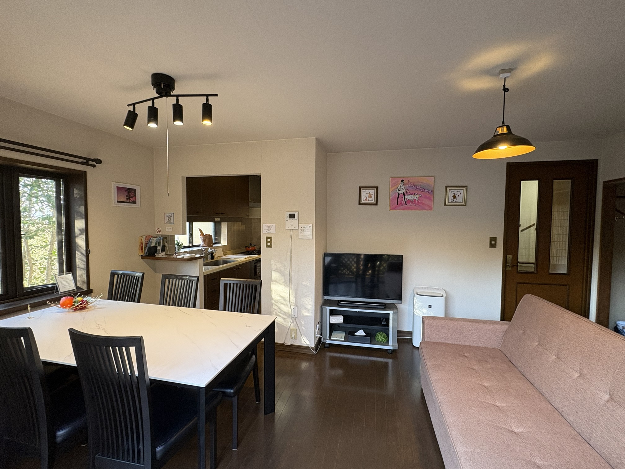 リビングダイニング