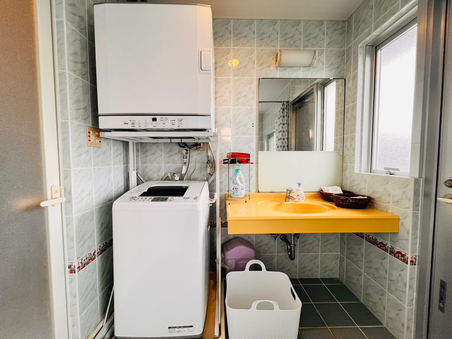 脱衣所　洗濯機　乾燥機
