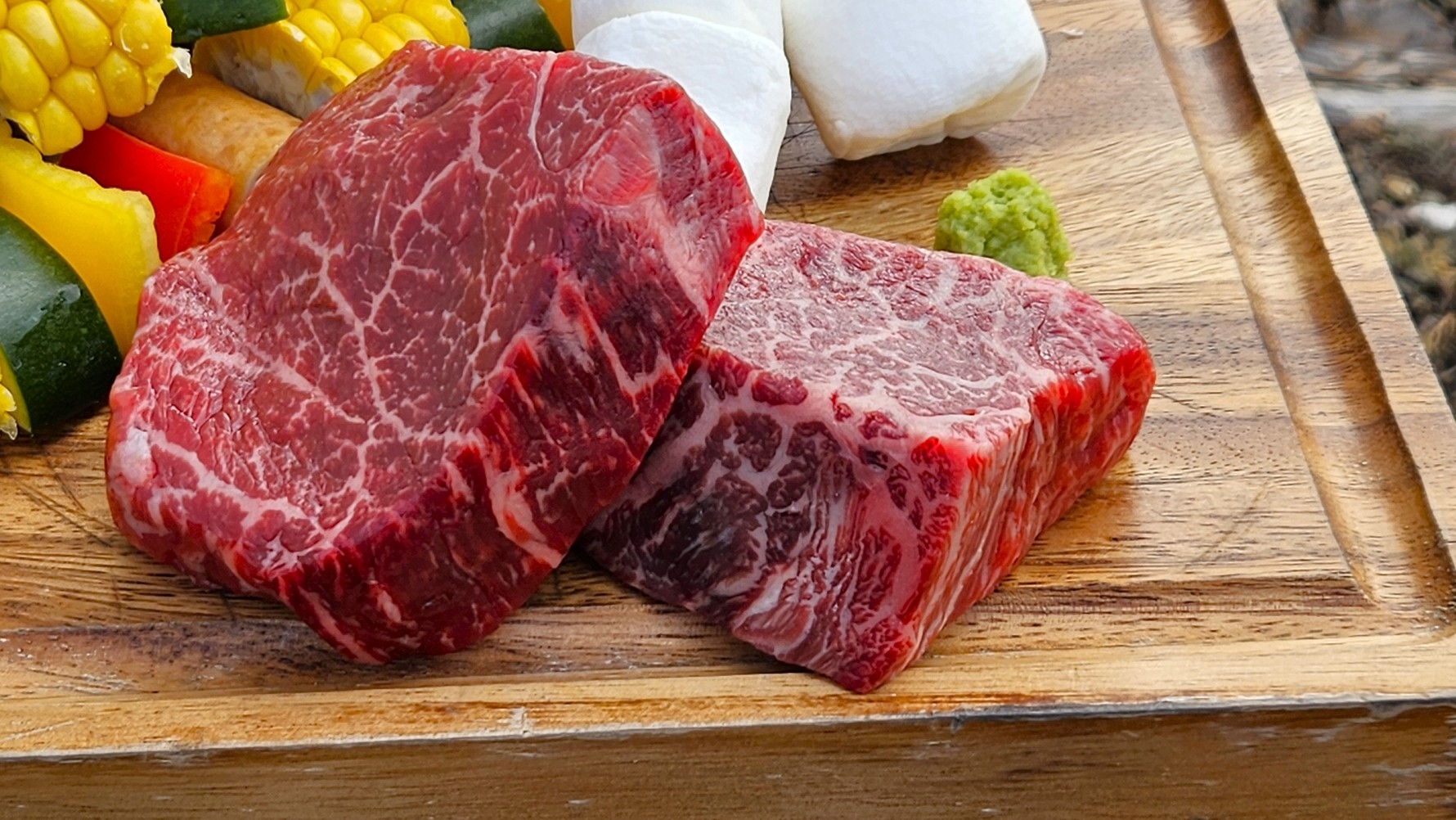 【早割30】定番人気　テント前で自慢の国産牛熟成肉のBBQ！グランピング2食付プラン（4月〜10月）