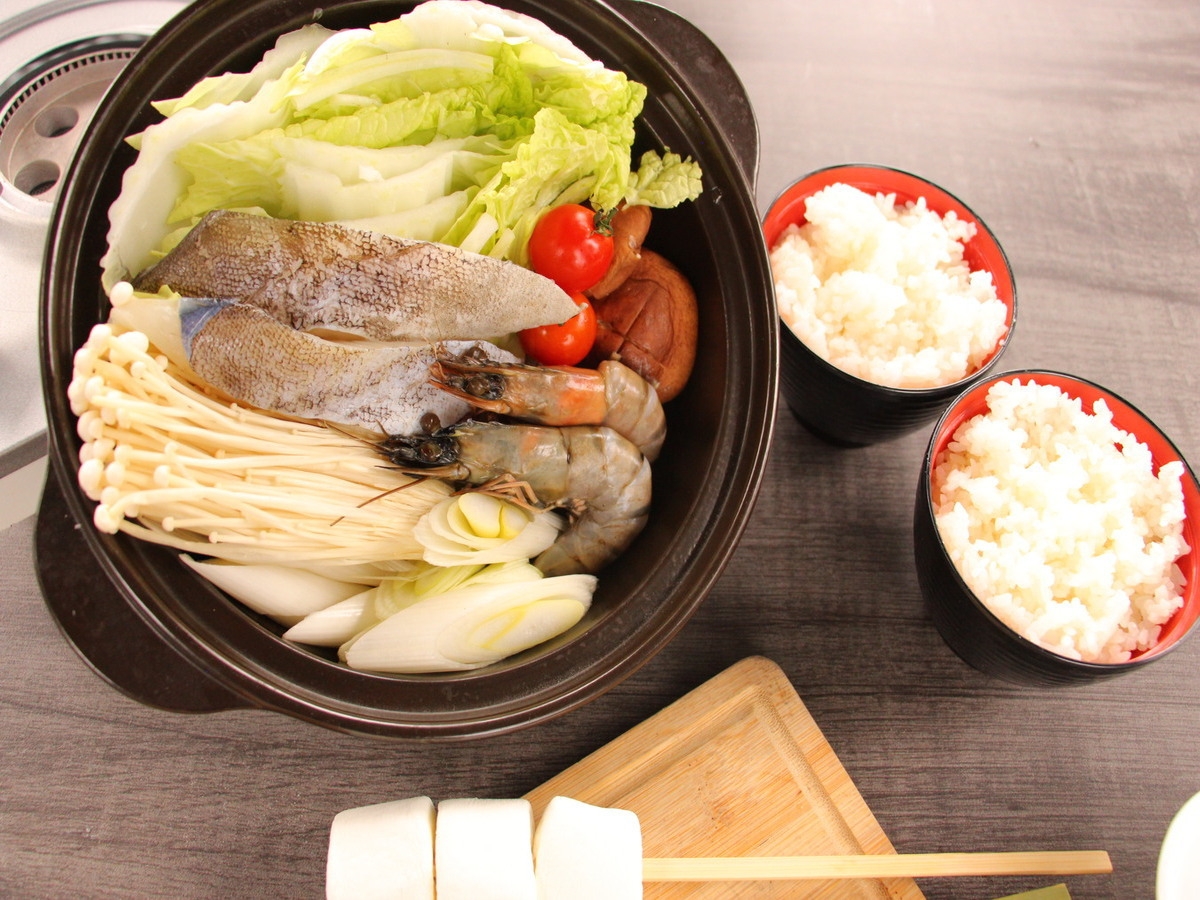 【定番人気】国産牛熟成肉＆ブイヤベース魚介鍋をテント前で！グランピング宿泊2食付（11月〜3月）