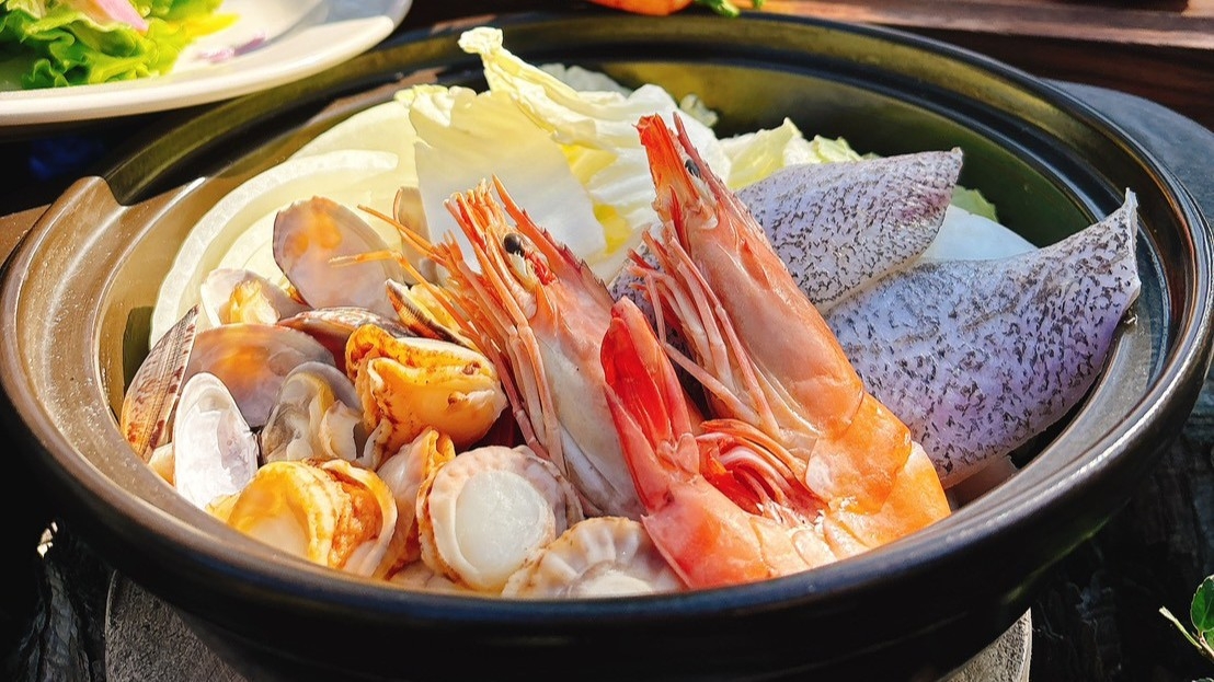 【早割30】定番・テント前で国産牛熟成肉＋ブイヤベース鍋のBBQ！グランピング2食付プラン（〜3月）