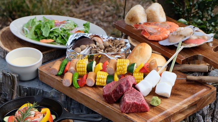 【定番人気】夕食は国産牛熟成肉バーベキューをテント前で！グランピング宿泊2食付プラン（4月〜10月）