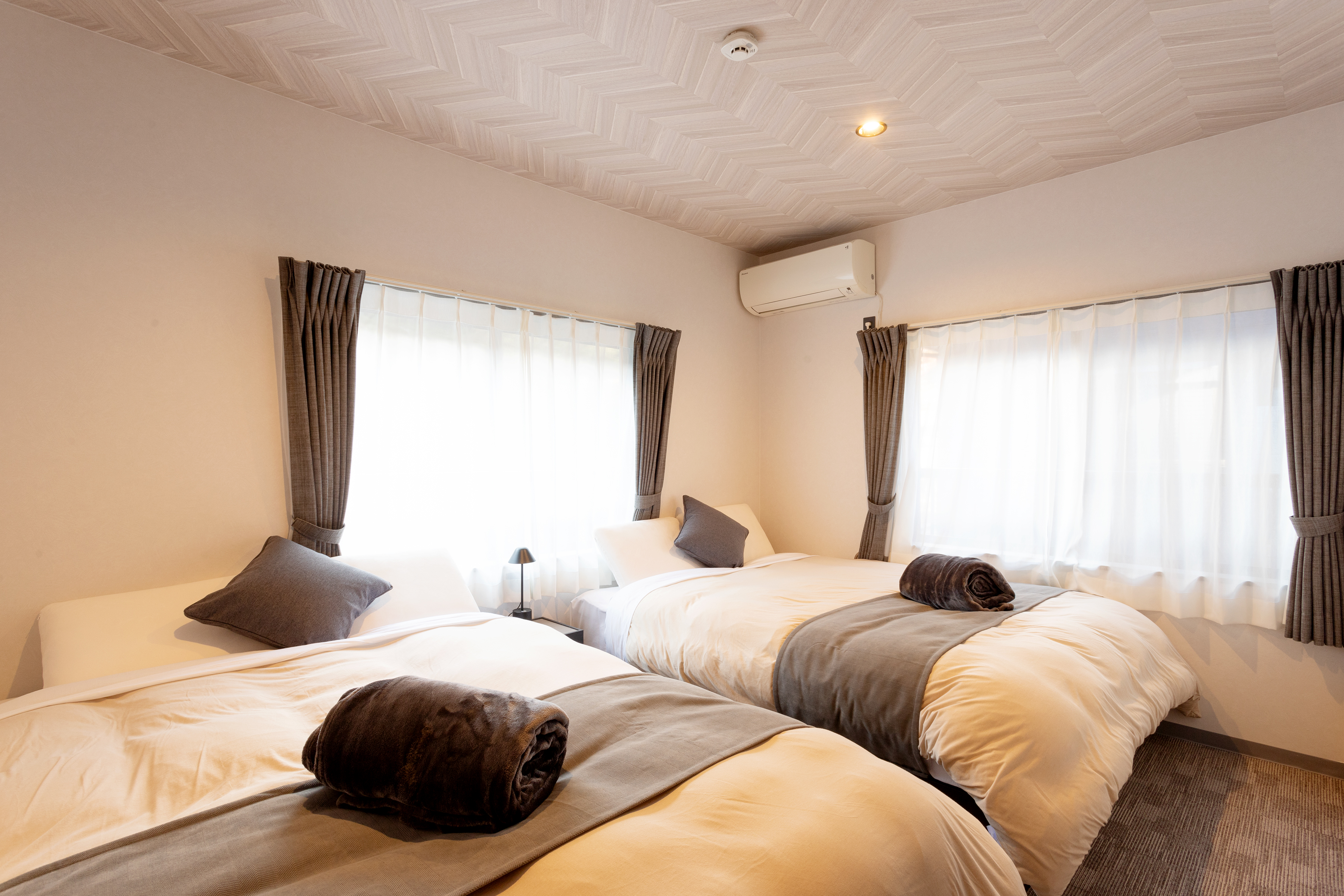 〔EAST〕寝室　2階