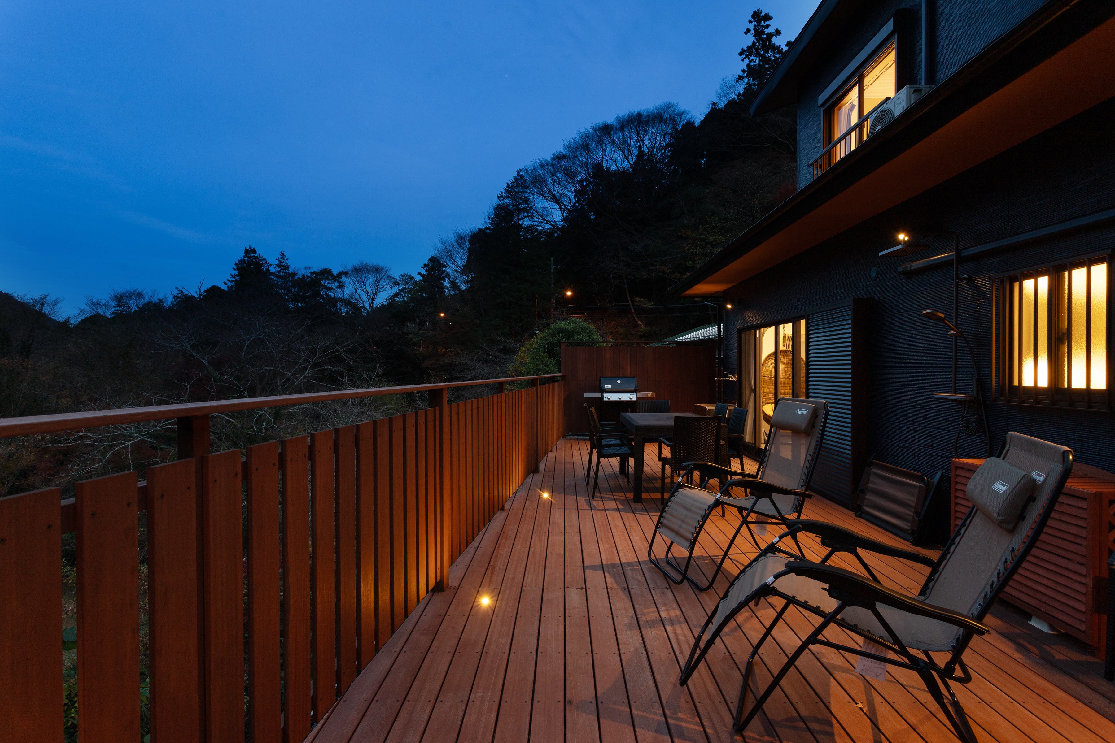 〔EAST〕ウッドデッキ