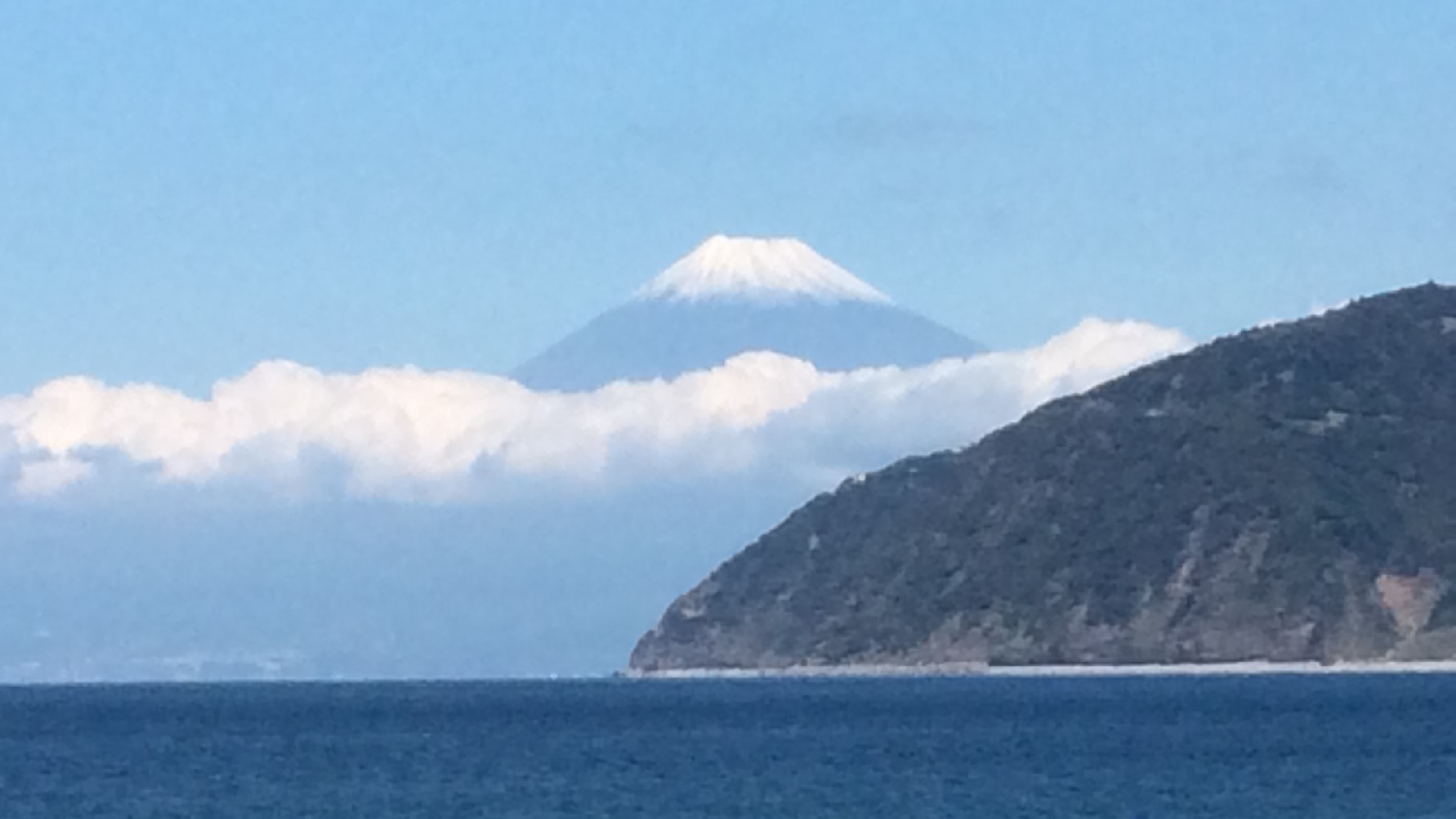 駿河湾越しの富士山