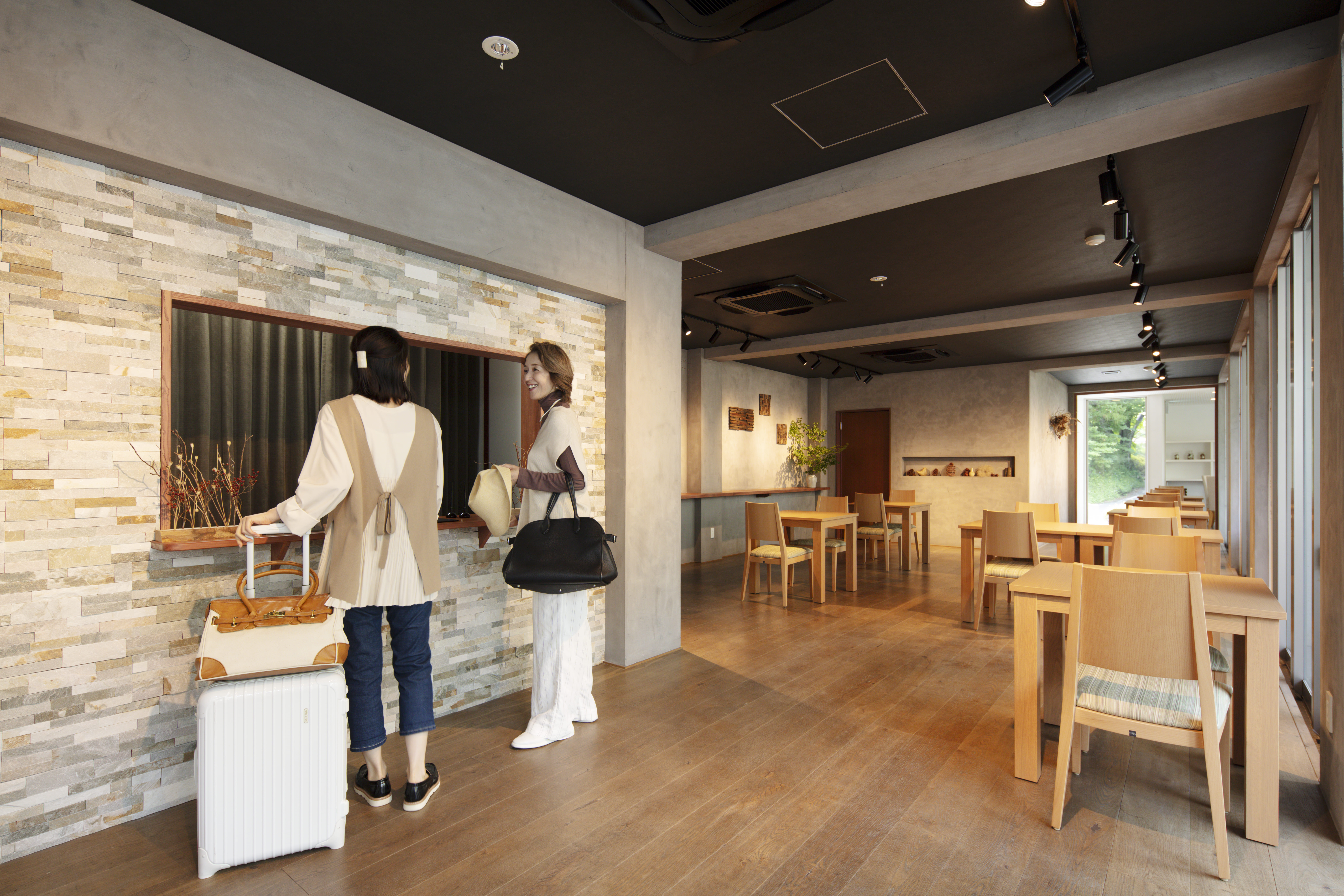 【B＆B】ラウンジ