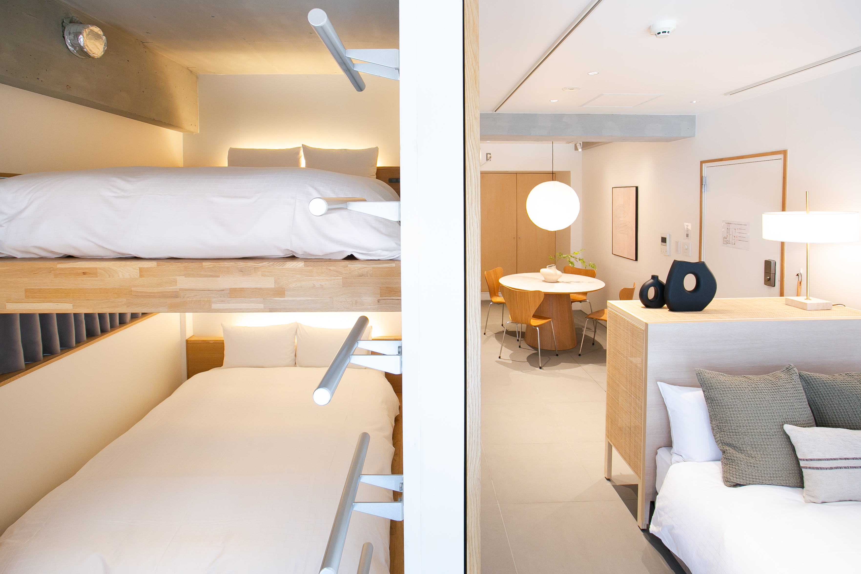 1F_2段ベッドとセミダブルベッド