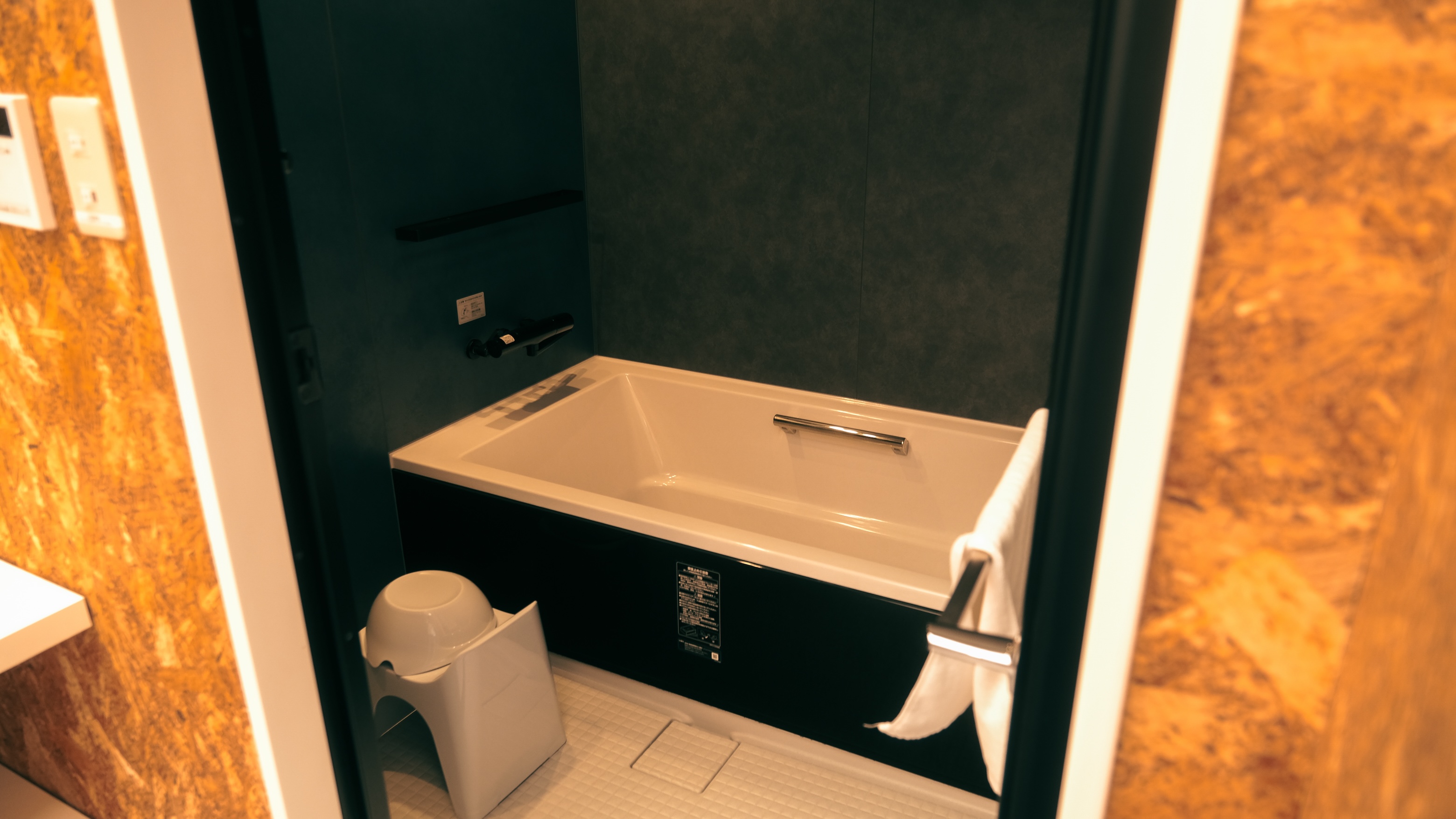 各部屋には専用の独立型のサニタリールームを完備。浴室はバスタブ付きで旅の疲れを癒すことが可能。