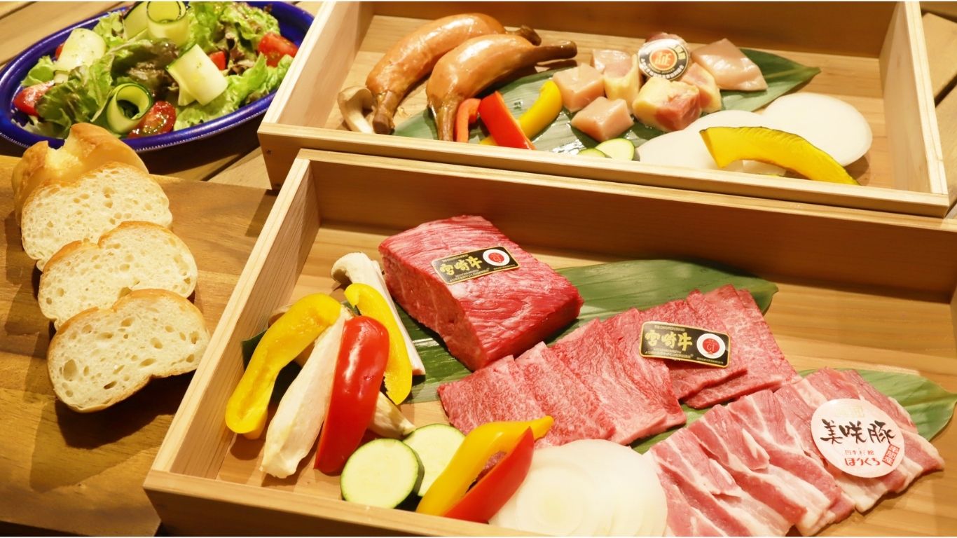 宮崎牛・美咲豚・じとっこ贅沢セット｜都井岬の自然で味わうBBQ＜1泊夕食付＞
