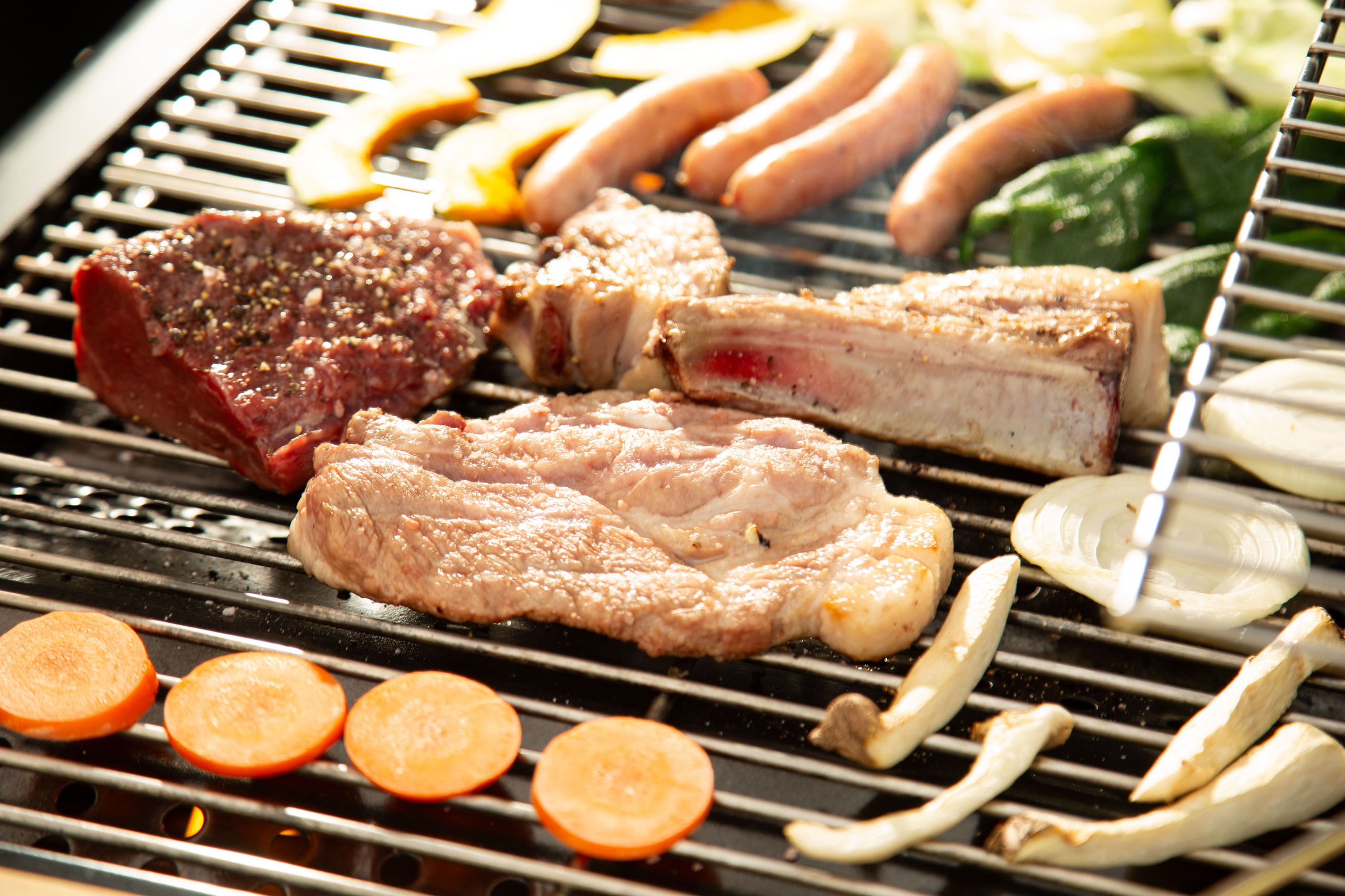 【地産地消BBQ♪】国産黒毛和牛もも×杜仲茶ポークスペアリブBBQ＋グランピングモーニング＜2食付＞