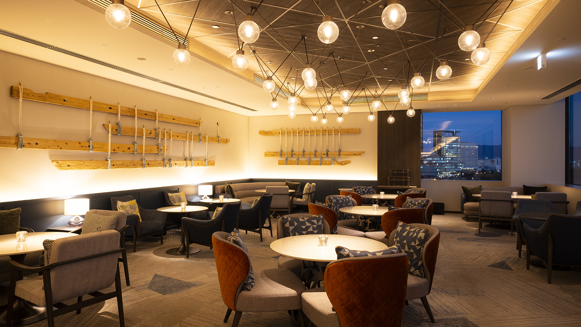 【ラウンジ＆バー SEN（舟）】