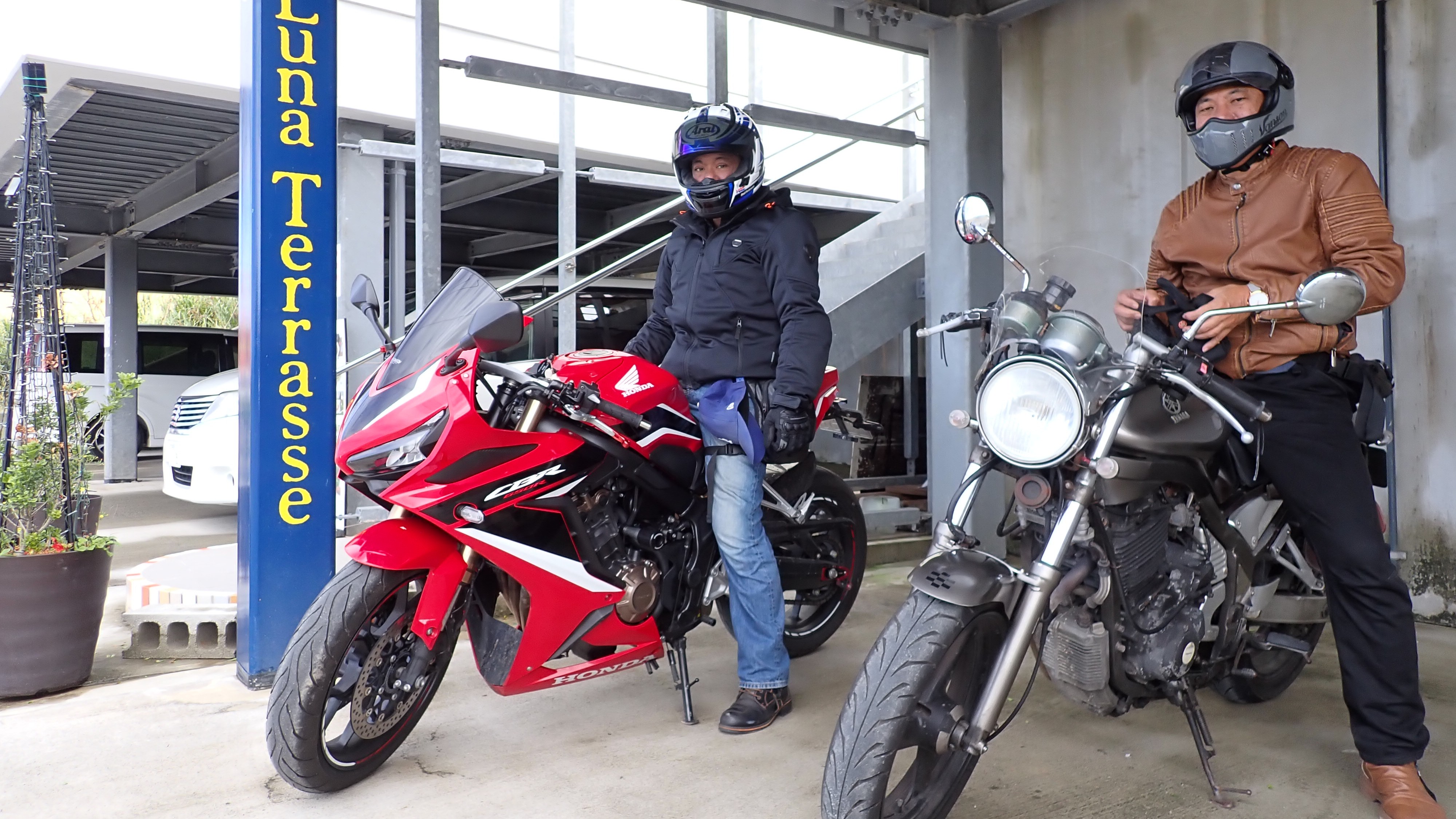 バイク仲間のご旅行でも！愛車が濡れない駐車場付き！