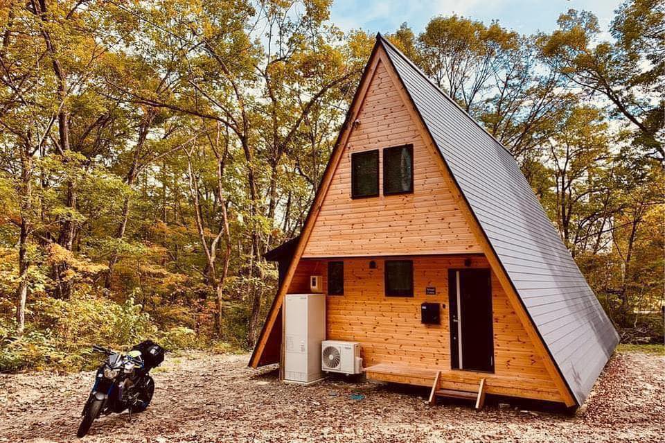 建物正面（秋）