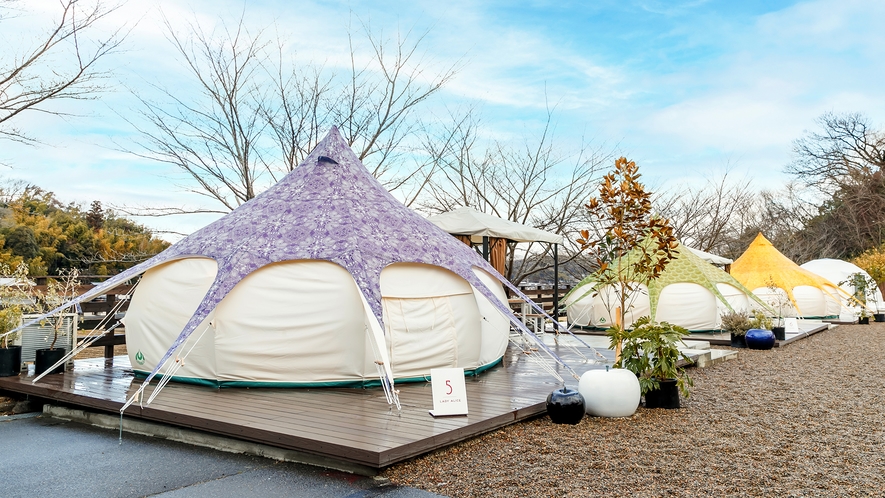 【ロータスベル】［外観］ 可愛いロータスベルのテントは5mと6mタイプの2種。