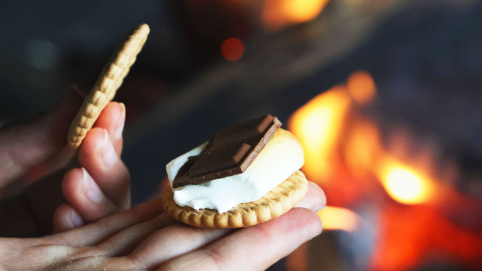 ・【焚火】サクッ、とろ～り！大自然のなか焚火で楽しむスウィーツ体験