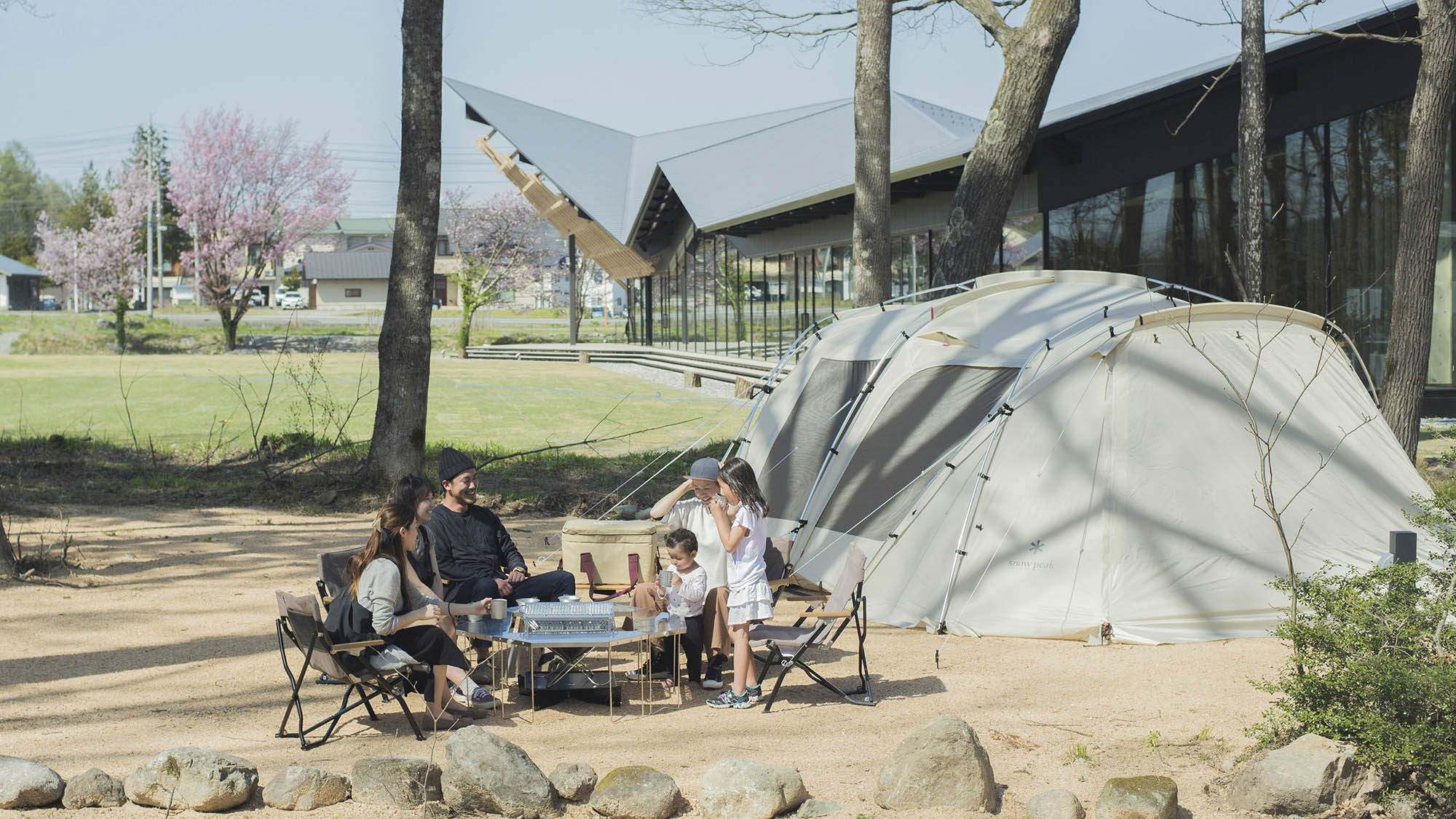 ・【電源付キャンプサイト】便利なAC電源付き！アウトドア初心者でも安心してご利用いただけます