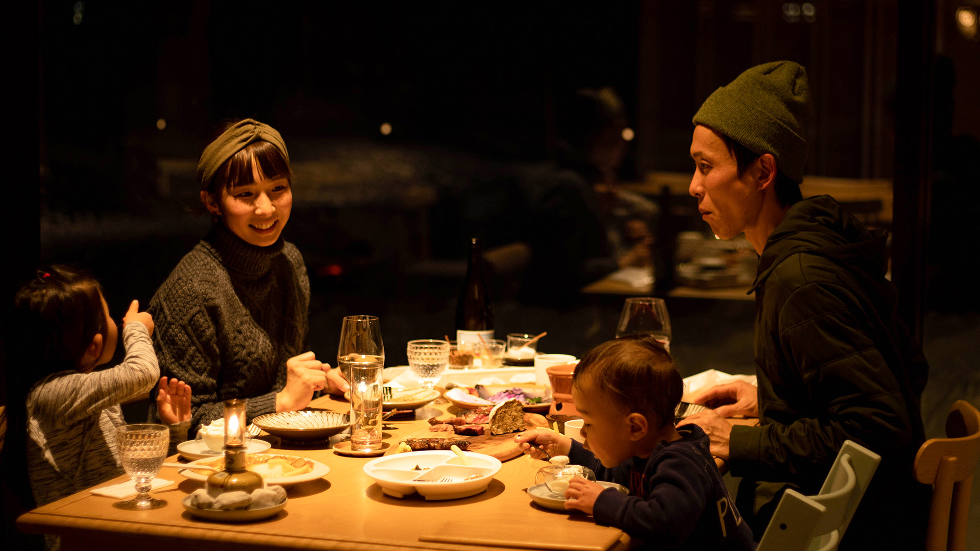 ・【夕食一例】ご家族との団らんのひと時を。お子様用の夕食はアラカルトよりお選びください（※別料金）