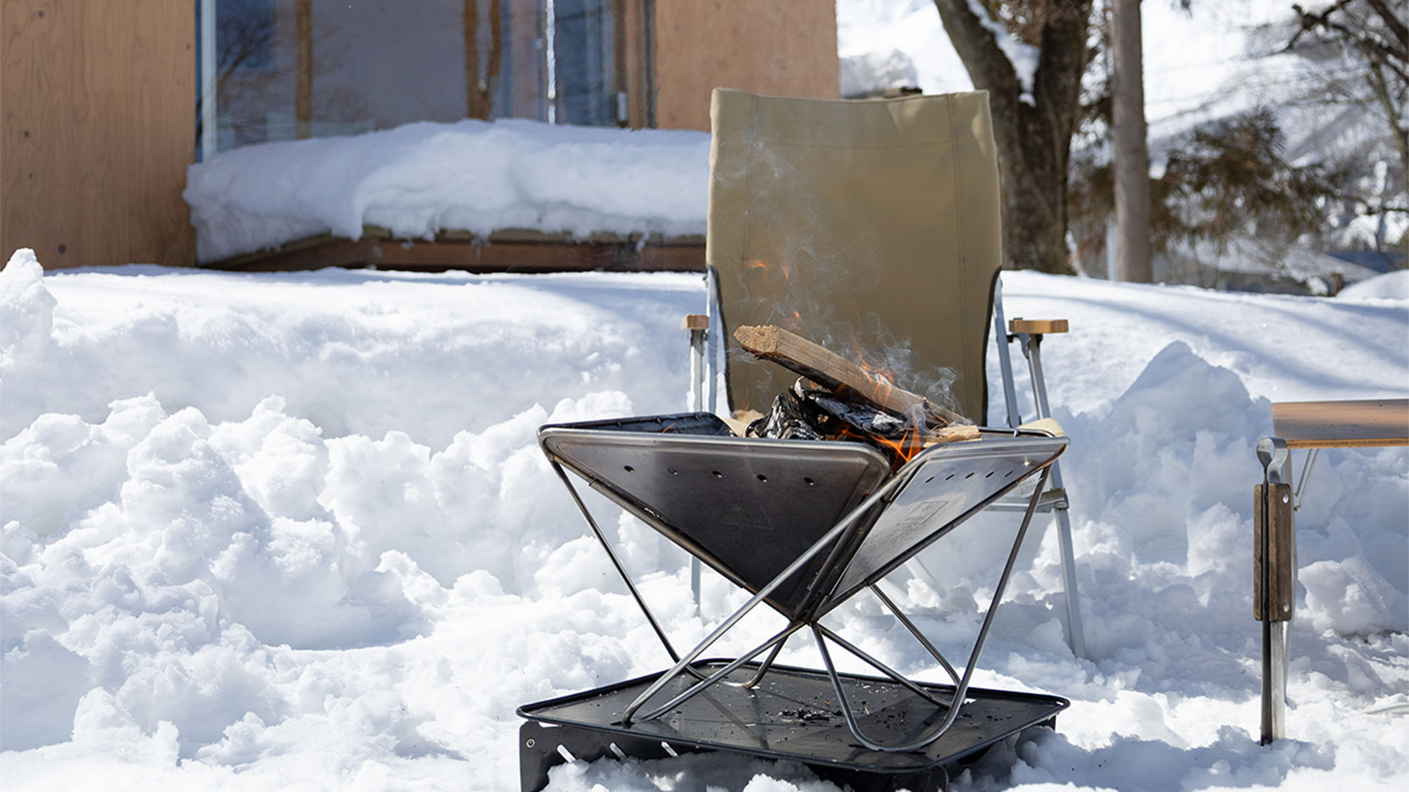 ・【住箱ーJYUBAKOー】パチパチと薪がはぜる音が　白銀の静寂の中やさしく響く