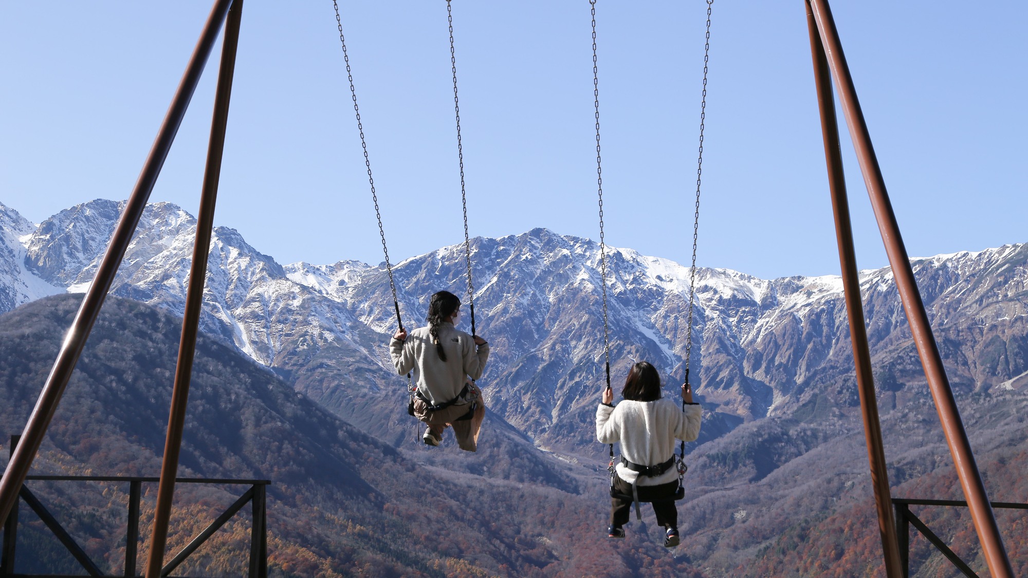 ・【Yoo-Hoo! SWING】目の前に広がる絶景に向かって、大きくスイング！