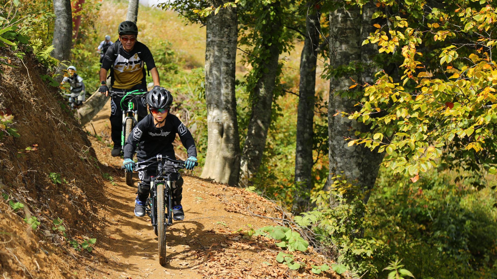 ・【岩岳MTB PARK】美しい自然を爽快ライド！家族3世代で楽しめる手ぶらOKのMTB体験