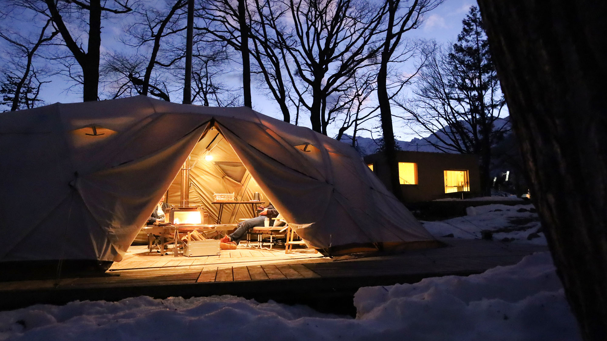 ・【リゲル Pro. ストーブプラス】夜はシェルター内で焚火を囲む至福の時間♪